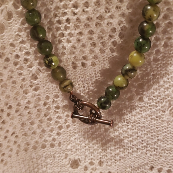 Two jade like glass beaded necklaces ! - Picture 4 of 5